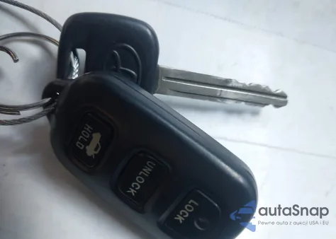 2004 Toyota Camry Le z USA, uszkodzony, nr VIN 4T1BE32K14U306595